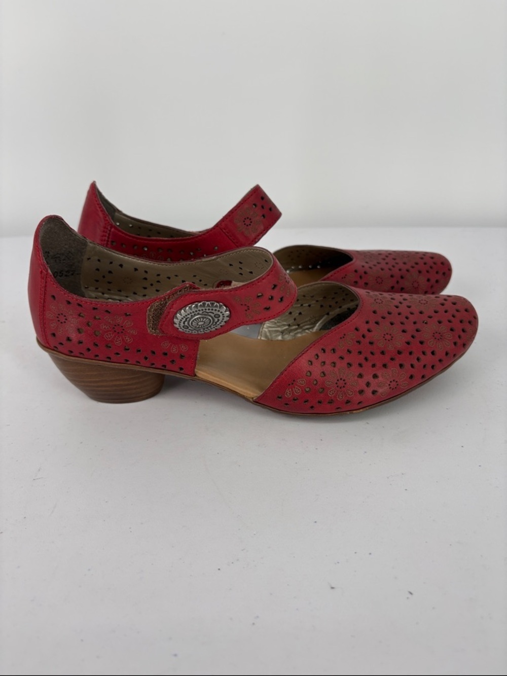 🥐 Ricker Red Perforated Mary Jane low Heels with Decorative Button Strap - Picture 3 of 7
